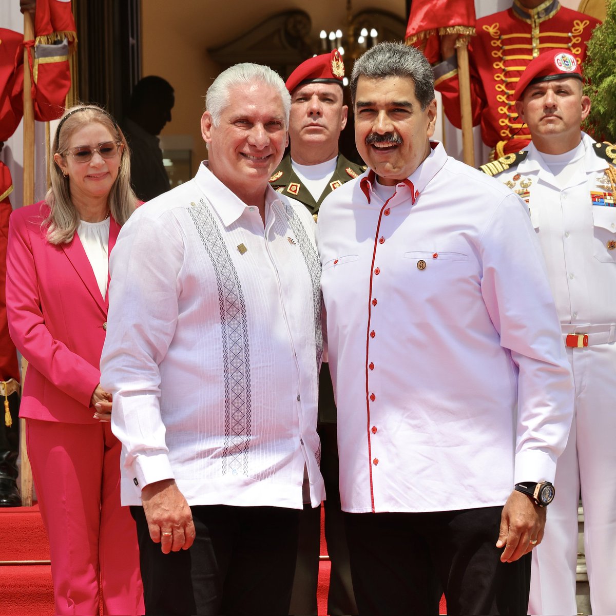 Presidente de la República Bolivariana de #Venezuela🇻🇪, @NicolasMaduro, recibe a su homólogo cubano, @DiazCanelB, en el Palacio de Miraflores, epicentro de la XXIII Cumbre del ALBA-TCP. #ALBAUnida