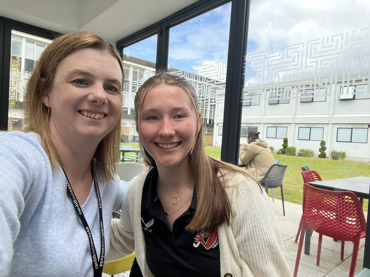 Another day and another alumni visit… @lizzielewis8 was @alicegregory174 personal tutor and dissertation supervisor! Alice went on to study a Masters in Sports Law is now working for @HockeyWales as a project manager! #alumni #proud #generalmanager #CIMSPAendorsedprogramme 🎓🏑