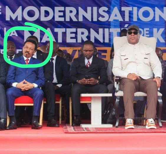 L’ancien @CMbosoNkodia aza mutu ya haine 😂😂😂 regardez son attitude aujourd’hui au lancement des travaux de la maternité de Kintambo.

<a href="/Presidence_RDC/">Présidence RDC 🇨🇩</a> <a href="/VitalKamerhe1/">Vital Kamerhe</a> <a href="/jeune_afrique/">Jeune Afrique</a>