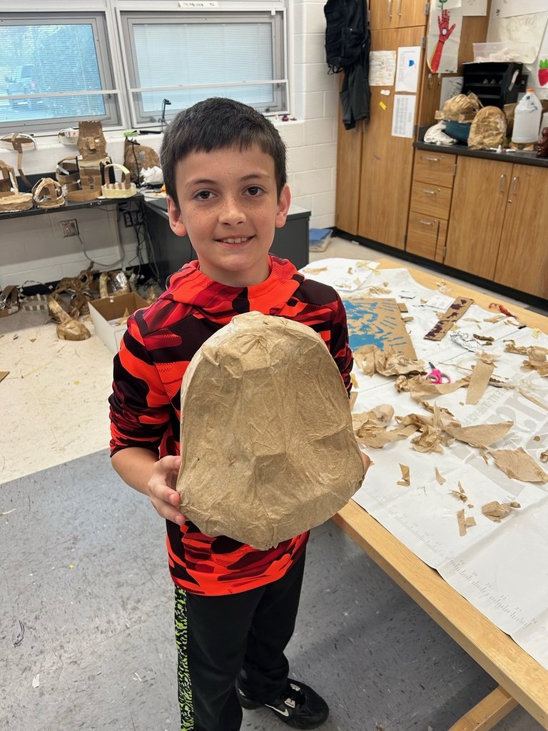 5th grade Art students are making paper mache masks in class.  They have come up with some pretty creative designs!  Some students love the messy process.......some students not so much!