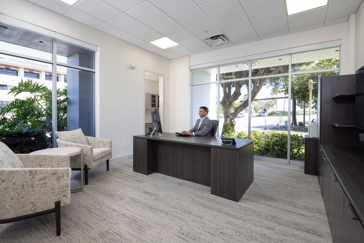 Nicolet National Bank collaborated with EUA to design their new 4,983 square foot office space in Naples, Florida. The design seamlessly integrates Nicolet's brand standards and coastal location, resulting in a light and airy workspace. bit.ly/3xnolck