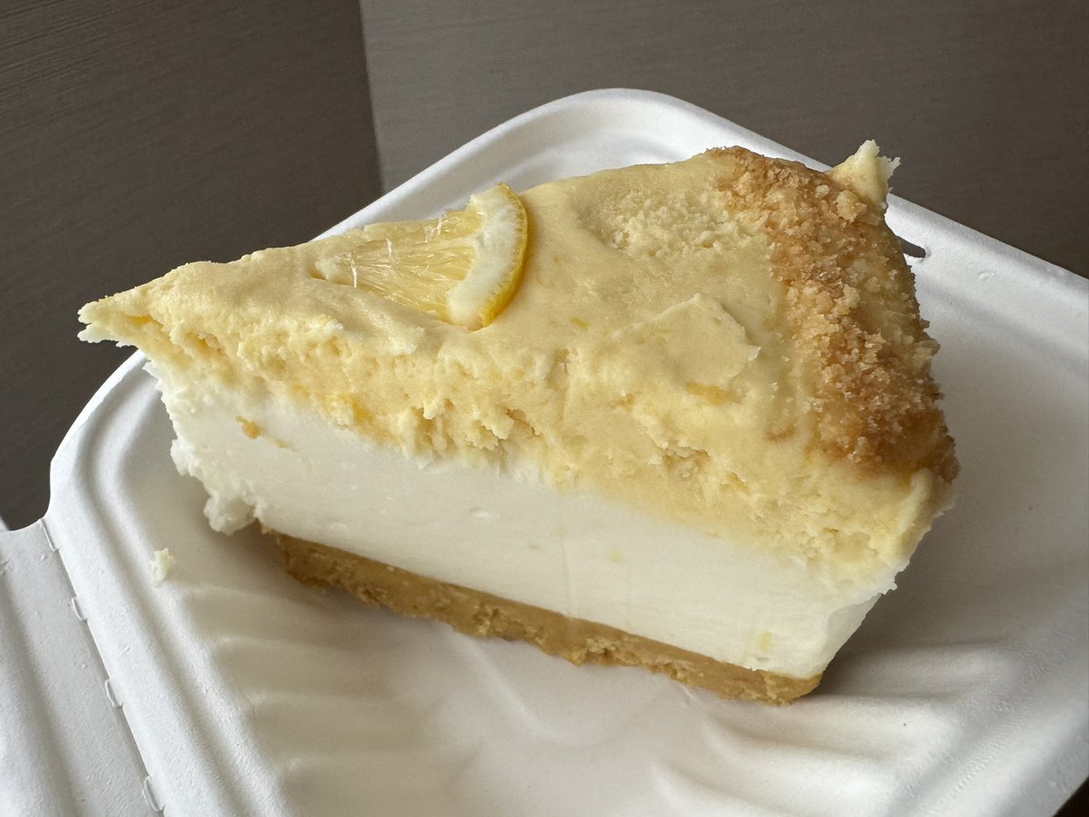 This may be the very best vegan lemon cheesecake I’ve ever had. From The Lemon Tree in st Catherine’s Ontario. Wow 🤯😋😋😋