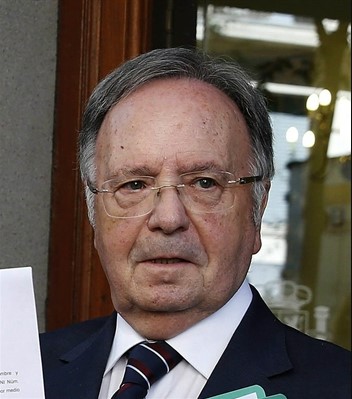 Este es Miguel Bernad el Hijo de puta que ha presentado denuncia contra Begoña Gómez por un presunto delito de tráfico de influencias.
Como únicas PRUEBAS aporta las noticias de medios de derecha y como testigos periodistas de esos medios. 

VAMOOOOS ‼️ 
EN BUCLE ‼️