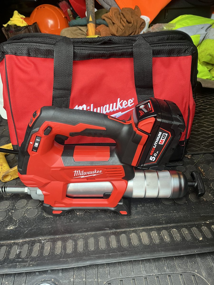 I’ve finally only gone and bought myself a battery grease gun. 👍