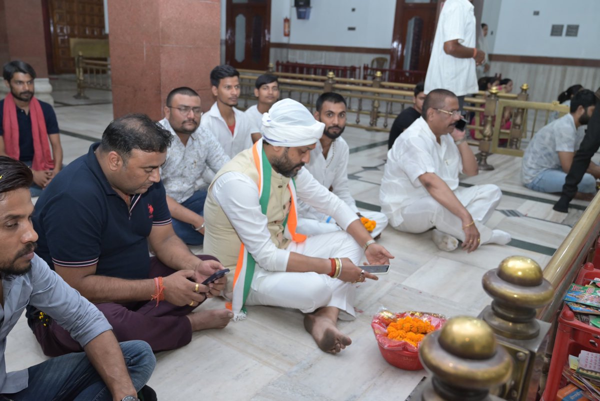 आज धनबाद के प्रसिद्ध मां दुर्गा शक्ति मंदिर में धनबाद लोकसभा चुनाव में महागठबंधन की जीत के लिए पूजा अर्चना कर माँ दुर्गा से आशीर्वाद प्राप्त किया , साथ ही क्षेत्र की तरक्की और खुशहाली के लिए प्रार्थना किया। #VoteForAnupama #Dhanbad_Mange_Anupama #dhanbad #dhanbadloksabha2024