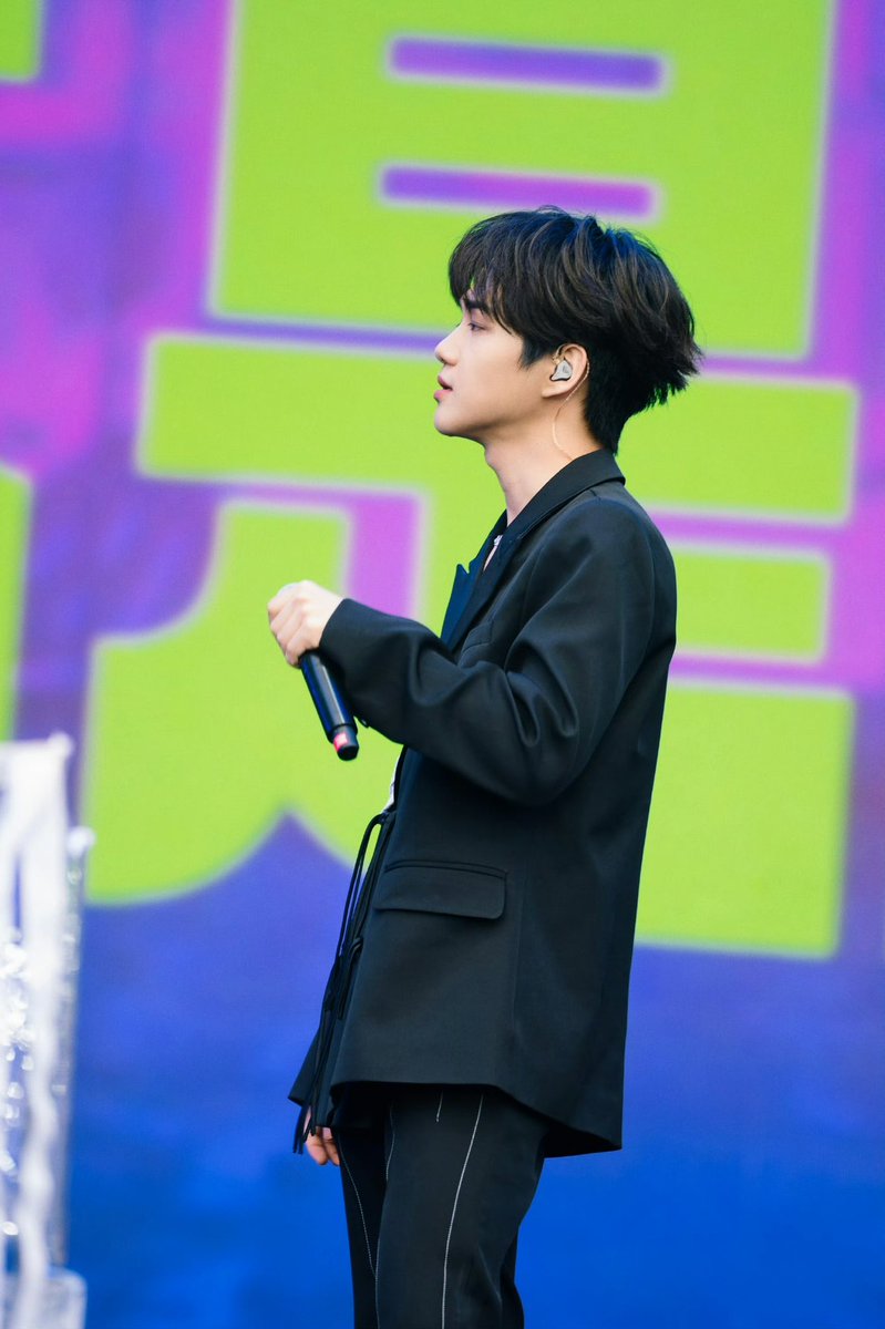 calpicowater's tweet photo. prettiest boy in the world is xu ziwei https://t.co/YcGOpomfCL