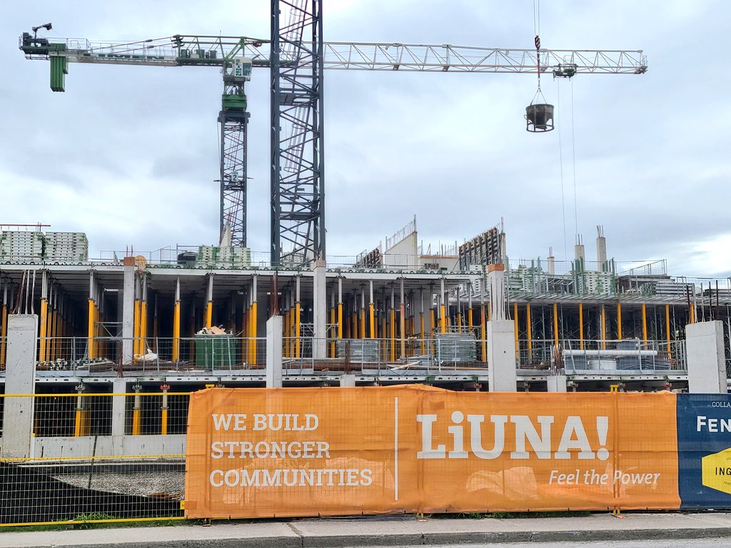 JohnPaulDanko's tweet photo. Great progress towards 261 new residential housing units on this former @cityofhamilton property and large underutilized parking lot in #Ward8Hamilton
New #HamOnt housing options & neighbourhood vibrancy with C5 zoning for new street level commercial stores & restaurants! https://t.co/HlPXjHRckL