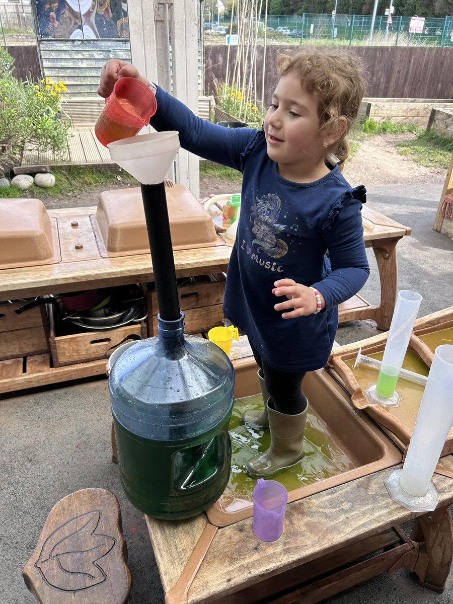The children had such fun in nursery today exploring, experimenting, problem solving, negotiating, testing all whilst enjoying water play ! There were lots of giggles as they made fountains of water with the pipes! A joyful approach to learning @the_ECCC
