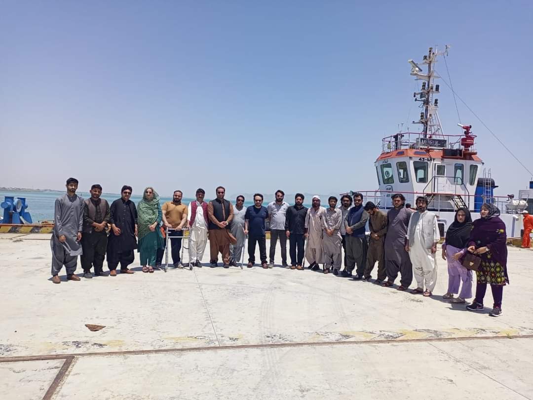 Alhamdullillah we are thrilled to announce #GwadarOnline . They will continue similar activities like #QuettaonlineVolunteers in their District #Gwadar. Special thanks to @Aurangtweets @SSPGwadar @ZiaKhanqta
