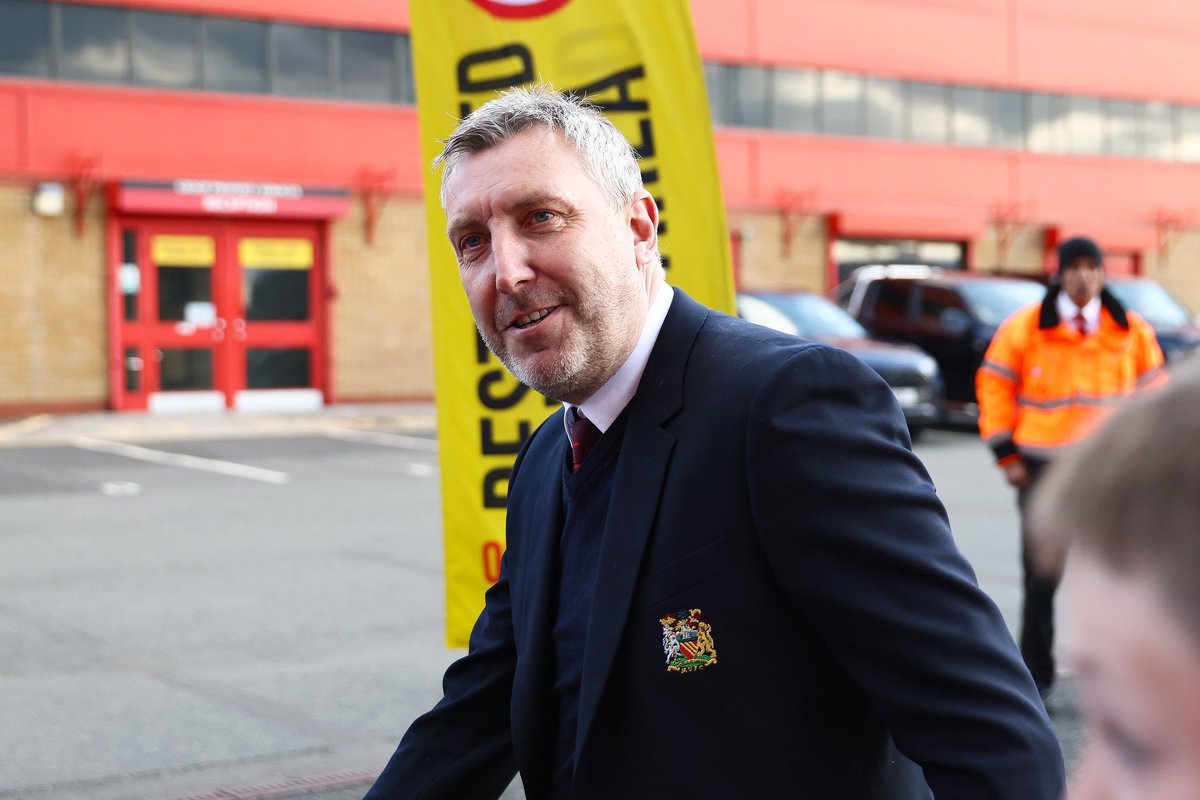 Jason Wilcox arriving at Old Trafford in a Manchester United suite. 🔴