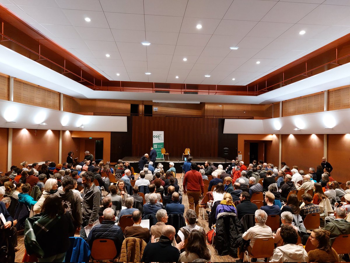 Conférence de @valmasdel à @VilledOrleans organisée par @OSE_Orleans . C est parti. Quel plaisir de vous voir si nombreuses et nombreux. #ClimateAction #Climat #giec