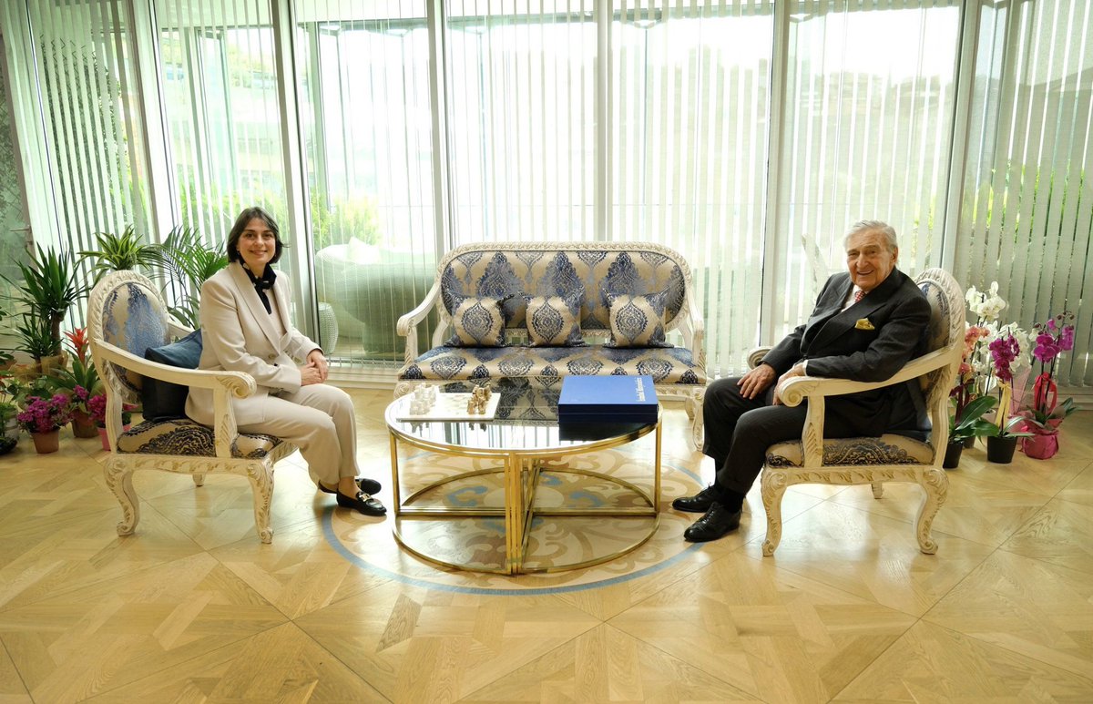 Rahmi Koç, Üsküdar Belediye Başkanı Sinem Dedetaş’ı ziyaret etti.