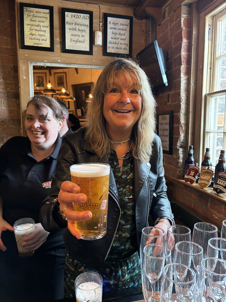 AltonSteven's tweet photo. 150th year celebration of @batemansbrewery, a fabulous celebration of brewers, beer & pubs. A huge thank you to Stuart & Jaclyn for a inspiring event topped off by the inimitable @krissakabusi ๐๐ #MyPub #BeerPower #HeartoftheCommunity @BIIandBIIAB https://t.co/cMZn34RF0d