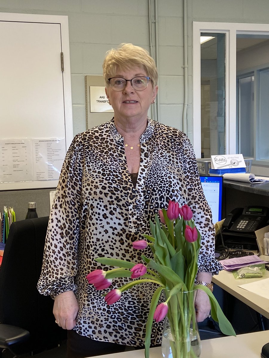 ApohaquiElem's tweet photo. Hear’s to our ROCKSTAR admin assistant Mrs. Taylor who keeps us organized and greets us all with a friendly smile each day! Happy Administrative Professionals Day! https://t.co/rrXkWYWULX