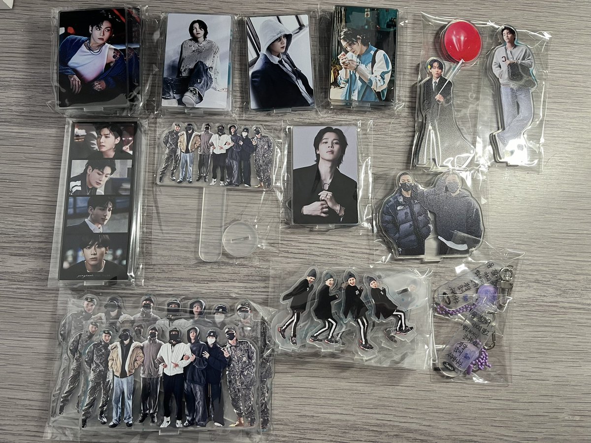 kook_photocards's tweet photo. @minnixminni thanks for the ordered standees. My followers love them! 😍 https://t.co/46lK2nJMRd