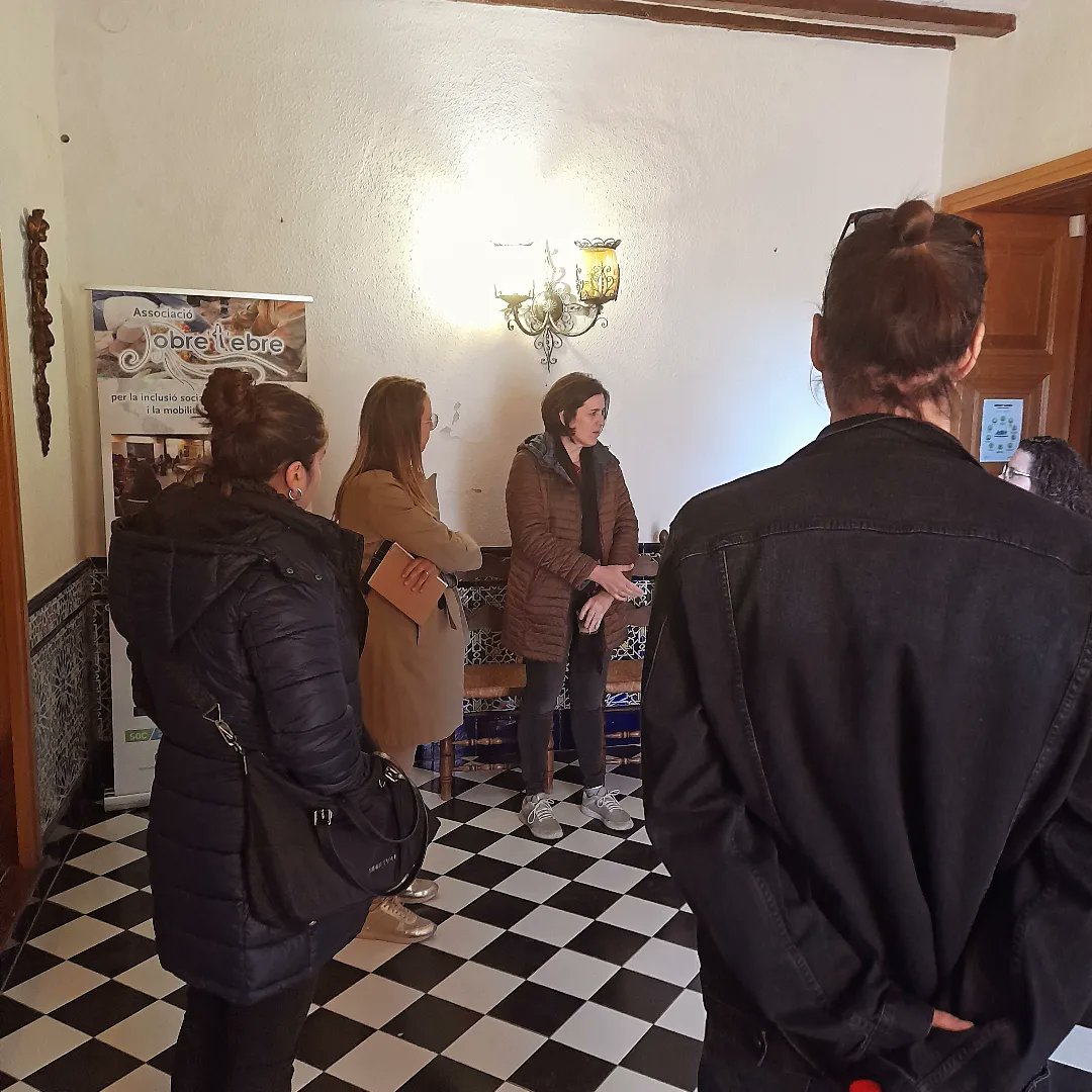 L'alcalde Victor Ferrando i la regidora de joventut Noelia Tomás assisteixen a la visita de la directora general de la Direcció General de Joventut (Departament de Drets Socials) a l’associació Obre’t’Ebre, a l'espai ubicat a la Torre Sant Antoni del nostre poble. #somdeJesús