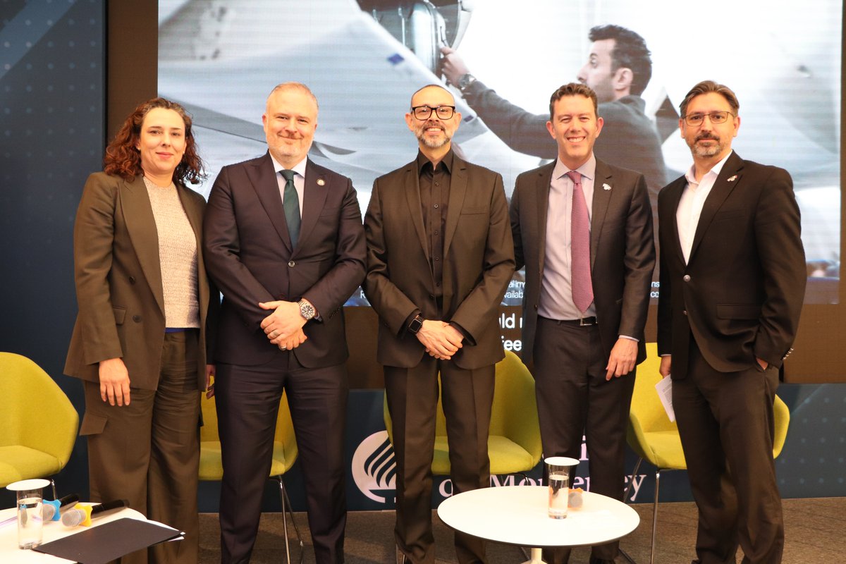 egade's tweet photo. @florlopez_HP @HPMexico @Ramon_delaRosa @Actinver @brownforman @RofubraE @raulfmc En CDMX, el panel de expert@s de #TECBusinessSummit incluyó a @VeronicaBaz de @Integralia_Mx, @lrubin y Gricha Raether de @amsocmx, @rebuitrago de #EGADE y @jmbowness de la EN del @TecdeMonterrey. https://t.co/VxXYnFqPle