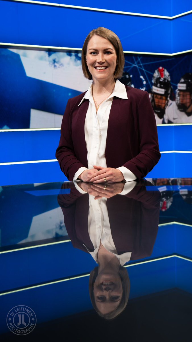 𝗘𝘅𝗽𝗲𝗿𝘁 𝗔𝗻𝗮𝗹𝘆𝘀𝗶𝘀 🏒 Our Assistant Coach @vhovs had the incredible opportunity to be a studio analyst on Finnish TV for the World Championships this month! #OneCrimson