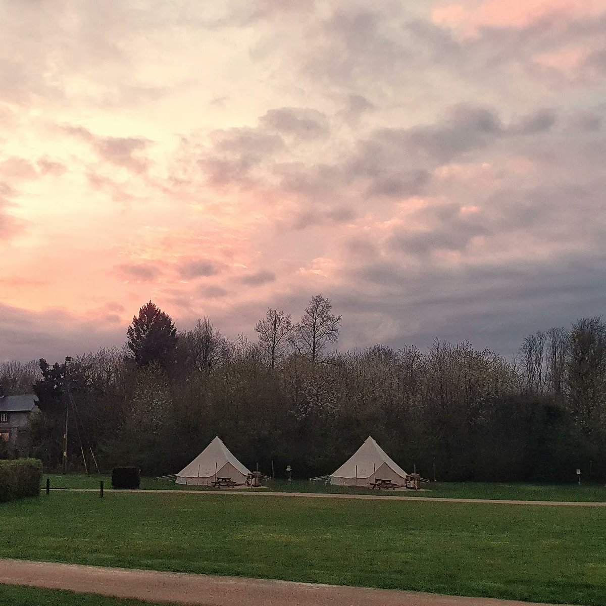 It's been a while, but I have written a new post inspired by the lovely weather we've been having recently thehelpfulhiker.com/2024/04/21/how… 🌧️☔️🏕️