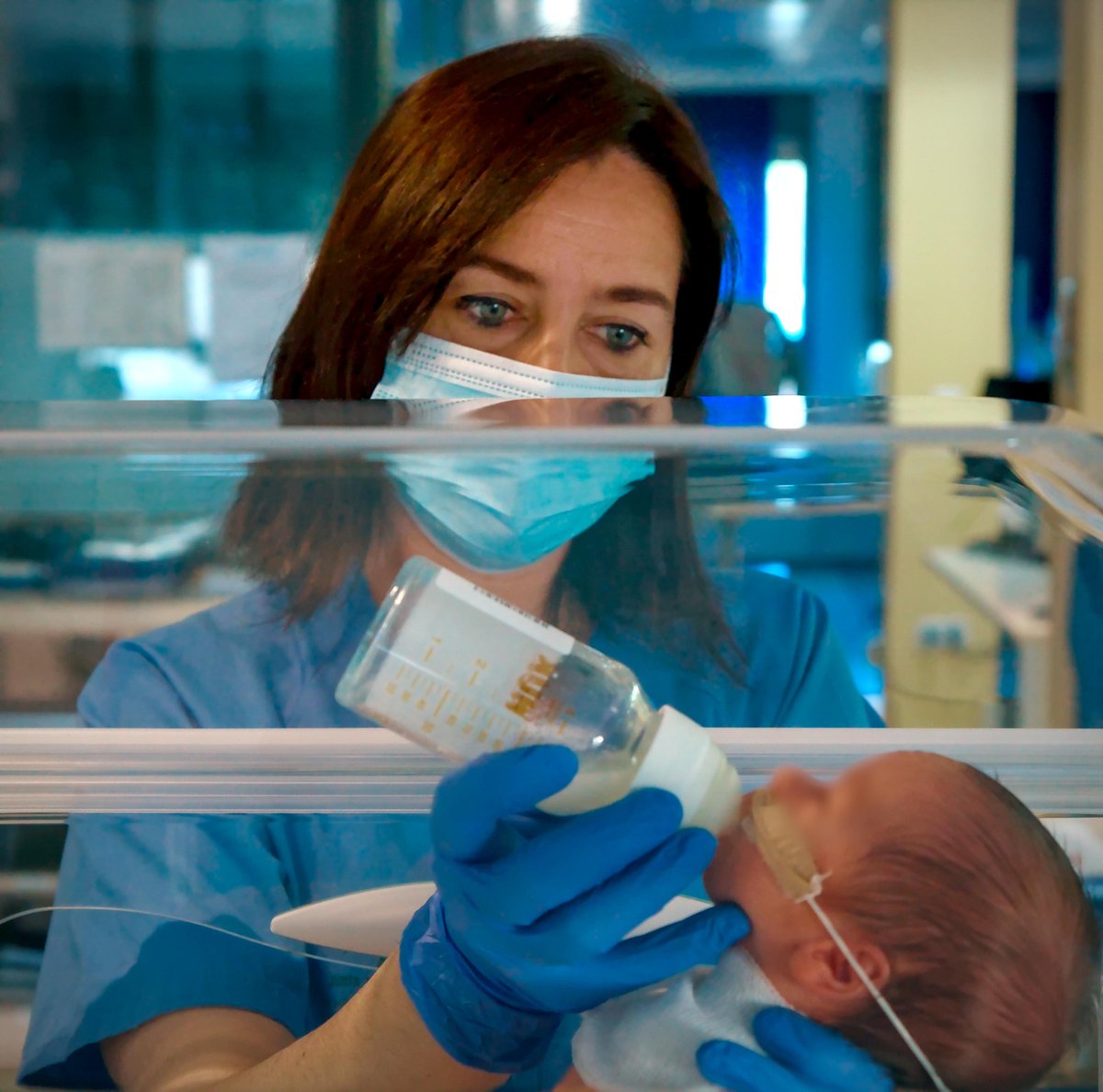 😍“Es impagable ver cómo un niño sale adelante, se va a casa y después del alta viene a visitarnos cuando en otras unidades les están haciendo el seguimiento” señala el Dr. Antonio Pavón, jefe de nuestra unidad de Neonatología.👇 consalud.es/profesionales/…