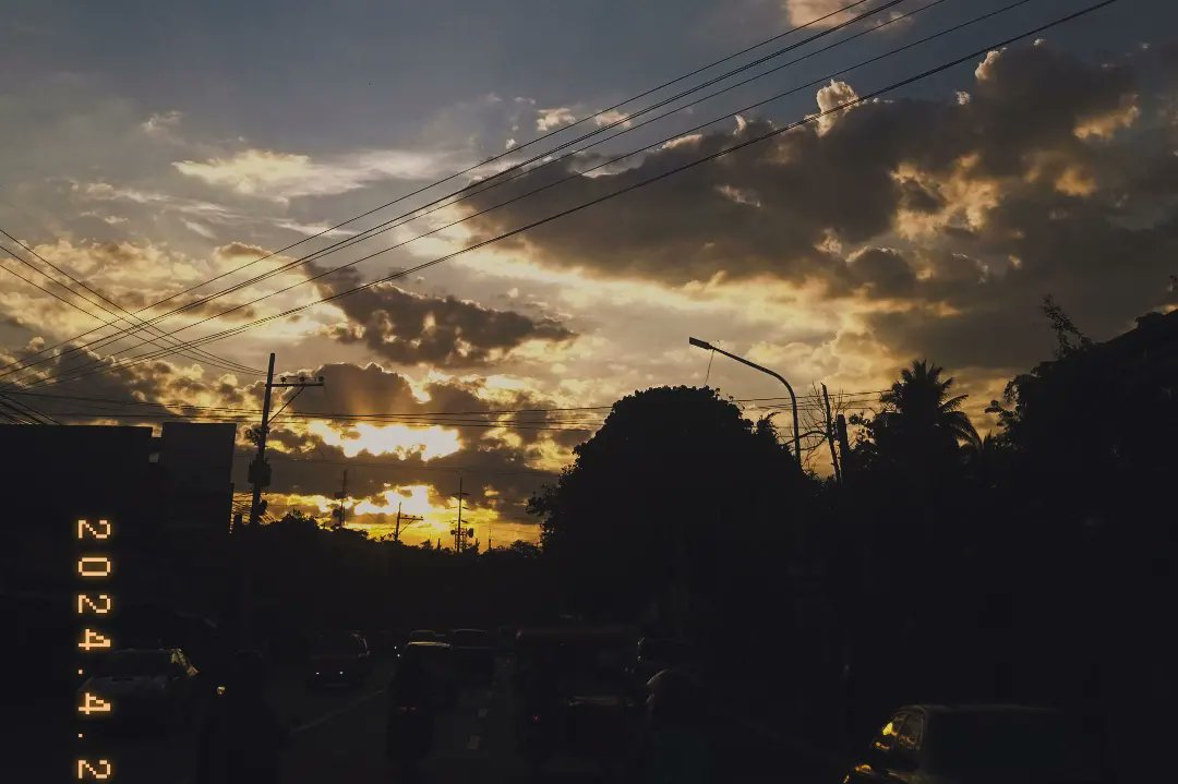 adorsama's tweet photo. finding peace in the clouds. https://t.co/SiG7k6Qshx