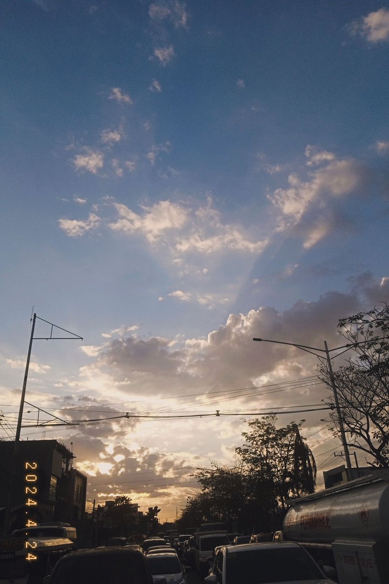 adorsama's tweet photo. finding peace in the clouds. https://t.co/SiG7k6Qshx