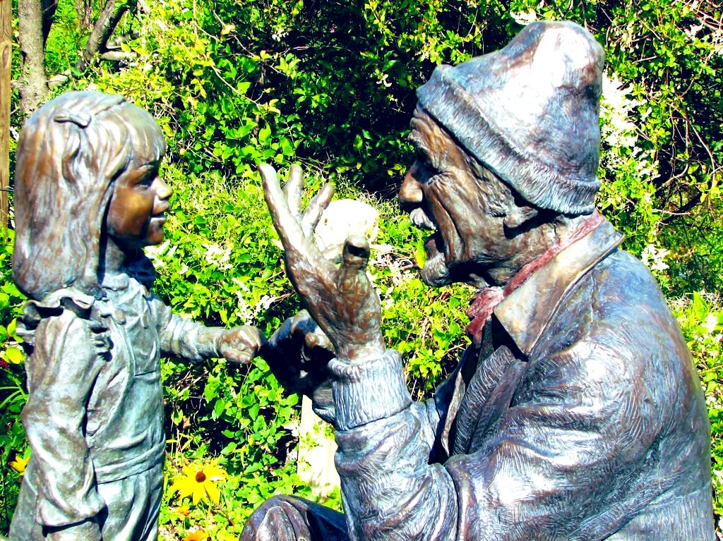 @DailyPicTheme2 The story of Heidi and Grandfather #immortilized in the #ChildrenGarden at #MeijerGardens in #PureMichigan 🇺🇸
📸 #mitchandmarcyphotos

#DailyPictureTheme #sculpture #GrandRapidsMI #storybook
