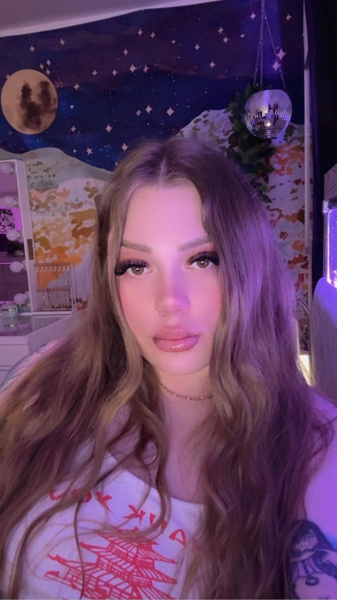 Teighlor Chanel Burke (@tchampagnemami) on Twitter photo 