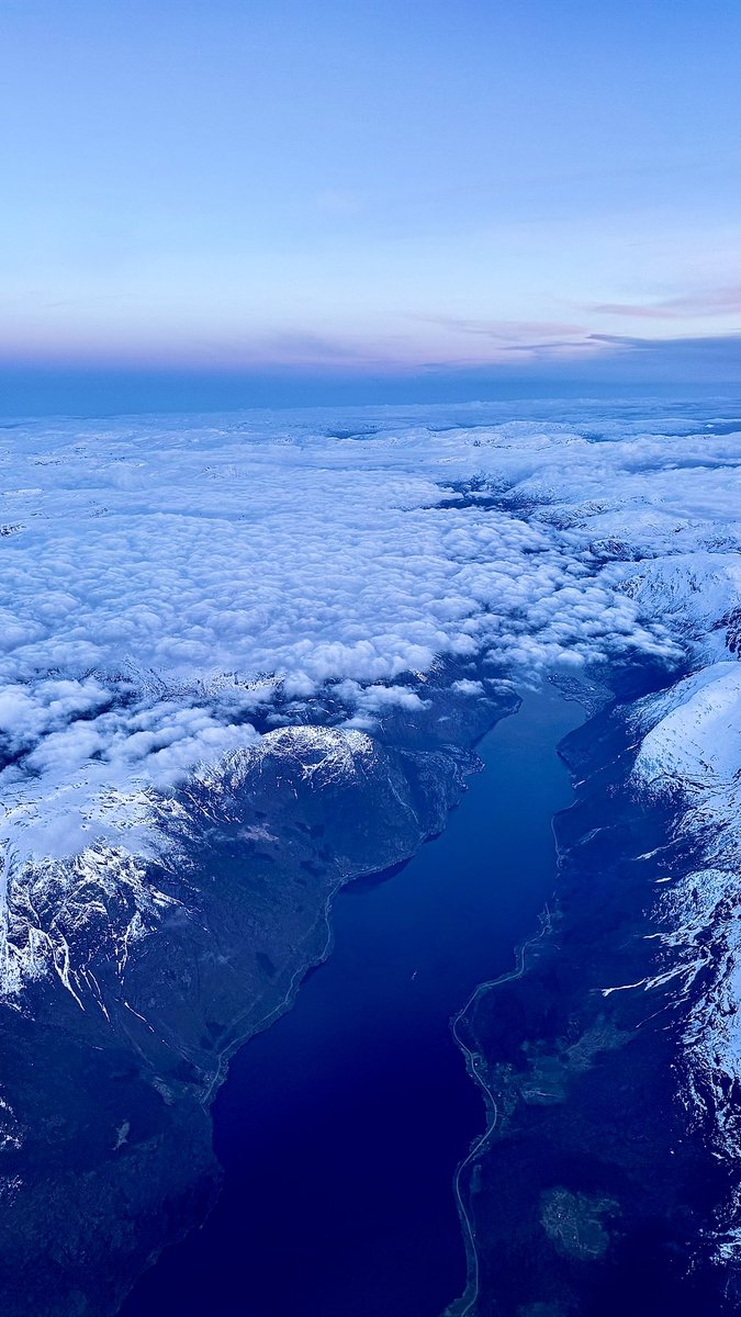 H2O

#agua #nieve #nubes #montaña #noruega #fotografia #water #snow #clouds #mountains #norway #photography #shotOniPhone #iPhone #iPhone15Pro