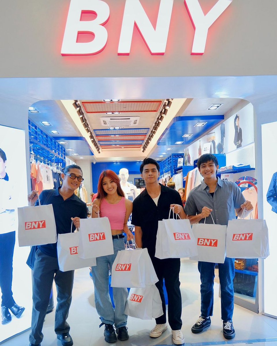mattcruzgallery's tweet photo. @bdbph_aem @iammattcruz @bnyjeansph 🗓️ 04.24.24 | @bnyjeansph's IG post with @iammattcruz 

"The opening of BNY at Robinsons Novaliches was absolutely 🔥Thanks for stopping by, Fam! 
#BNYRenewYourStyle #BNY #RobinsonsNovaliches"
🔗 https://t.co/zutMsPDOxc

#MattCruz #BDBArtist #BNYJeansPH https://t.co/jAzC4k05M6