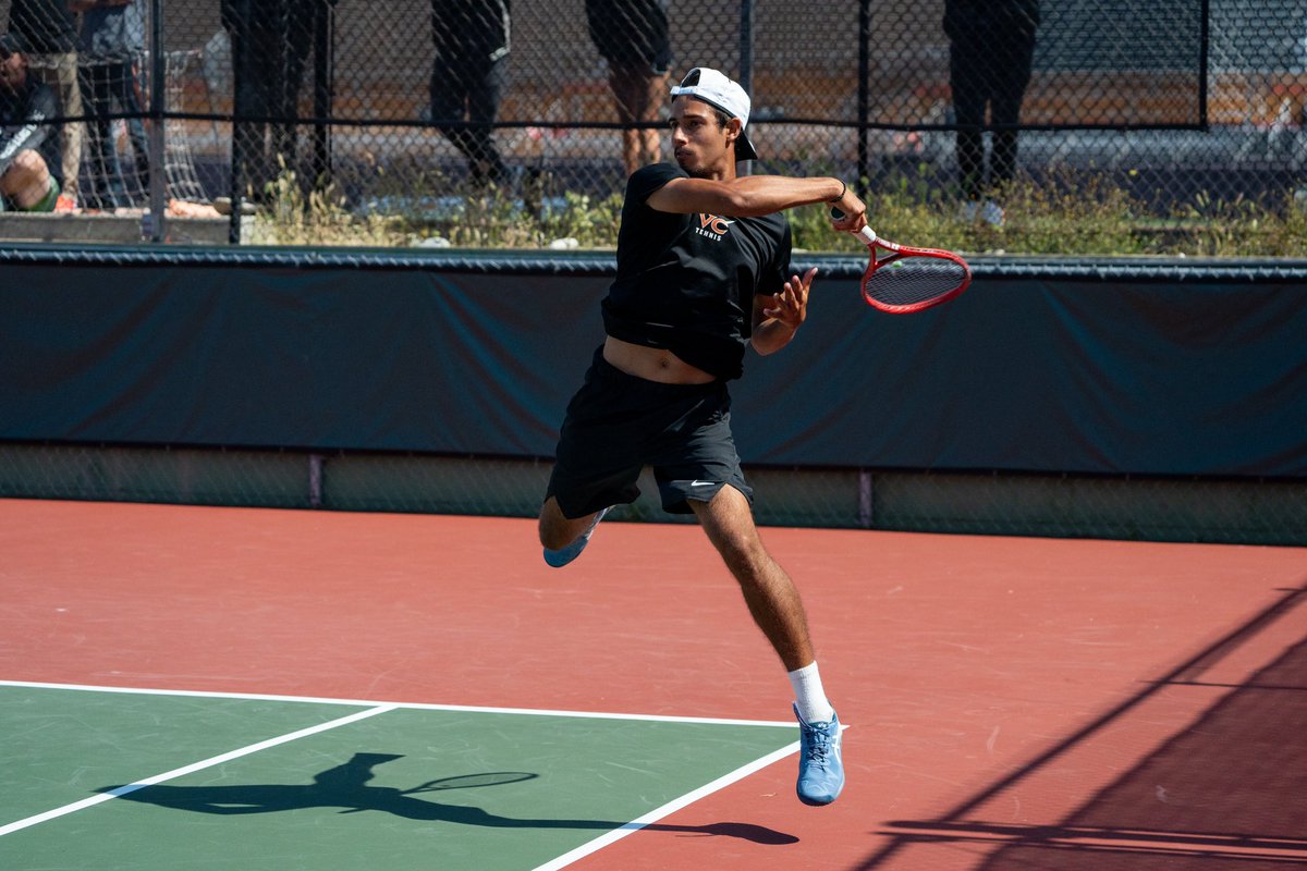 CCCAA Championship Action 🙌🏼 Ventura College (@VCAthletics) holds a 3-0 lead over American River (@ARC_BEAVERS) for the State Title. 6 more singles matches to determine the winner 🔥 #WeAreCollegeTennis x @cccaa_sports