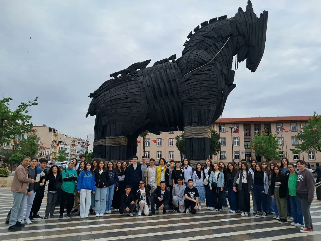 MFL_Resmi's tweet photo. Okulumuz 9. sınıf öğrencilerine yönelik Çanakkale Tarihi Yarımada ve Behramkale Gezisi düzenledik. Gezinin düzenlenmesinde emeği geçen öğretmenlerimize teşekkür ederiz. (22-23/04/2024)
🇹🇷🇹🇷🇹🇷🇹🇷🚀🚀🚀🚀🌍🌍🌍🌍
#ManisaFenLisesi https://t.co/umuaEFPJHq