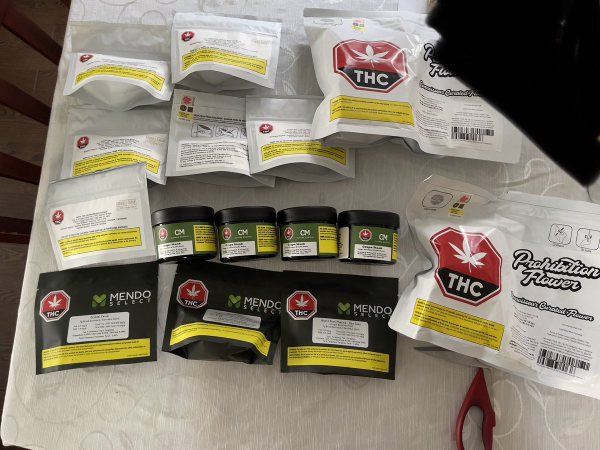 The eagle has landed 🦅 

28g AV Gas zkittlez X apples and bananas)
7g Gas cake (high octane X jungle cake )
28g Grape stank (garlic groove X grape gasoline)
7g dark matter (gorilla glue X Jager X Humboldt black gold)
7g crystal caviar (dark matter X cali diesel x God)