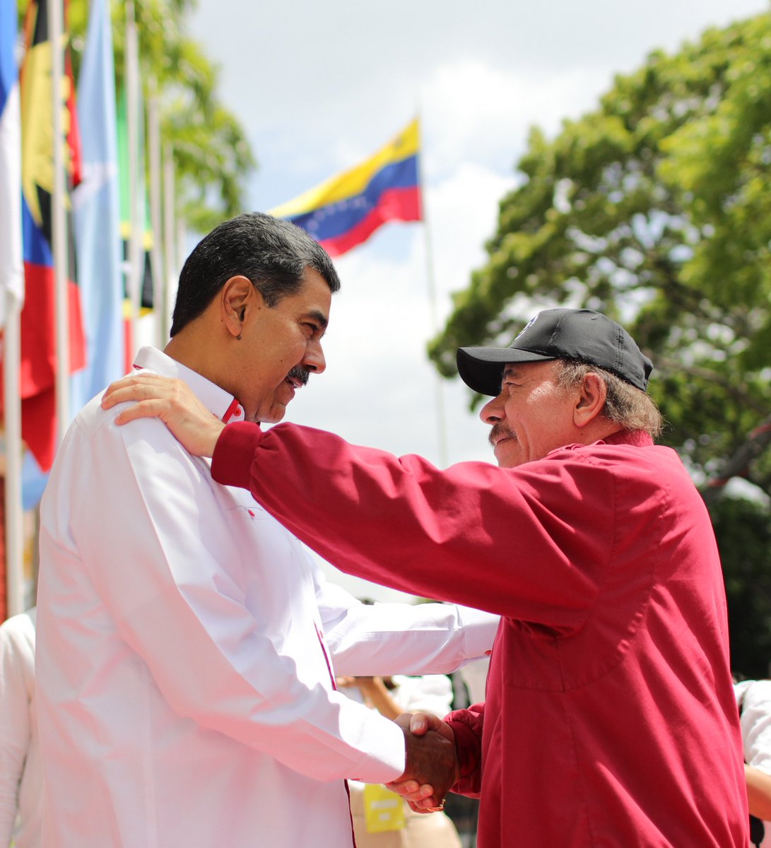 ALBATCP's tweet photo. #EnFotos 📸 || Presidente de la República Bolivariana de #Venezuela, @NicolasMaduro recibe a los Jefes de Estado y de Gobierno que participarán en la XXIII Cumbre de la @ALBATCP, en el Palacio de Miraflores.

#24Abril https://t.co/8uxgIFglbI