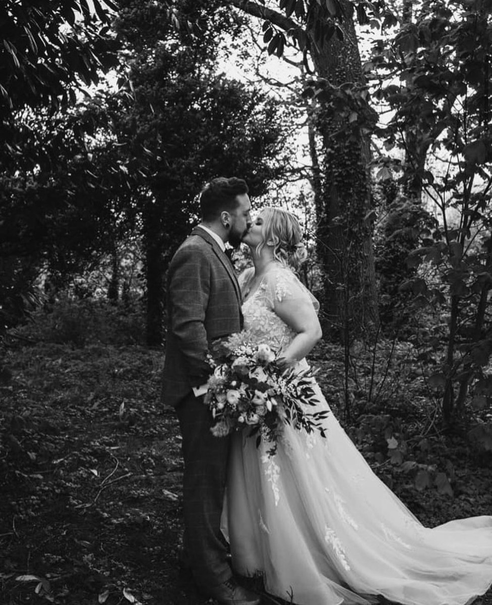 Our beautiful #BridalSuiteBride Rebecca on her wedding day at the weekend 😍 A huge congratulations to you both!! 🥂💕 We can’t wait to see more photos 💕

#realbride #essensebride #misstomrs #happycouple #nottinghambride #nottinghamwedding #nottinghamboutique @essenseofaustralia