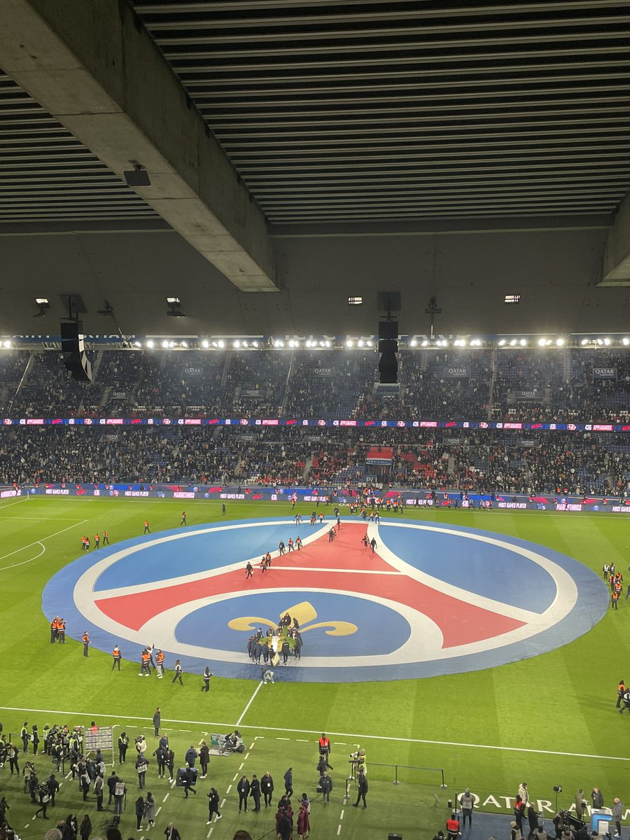 RomainCG75's tweet photo. ⚠️ Nouveau record dans l’histoire de la Ligue 1 et il est pour le PSG ! 
2️⃣2️⃣ matchs consécutifs sans perdre à l’extérieur en @Ligue1UberEats (17 succès, 5 nuls), une série qui a commencé le 26 février 2023 lors d’un succès 0-3 à Marseille.
#FCLPSG 1-4 #TeamPSG https://t.co/ghw4S8N4Rf