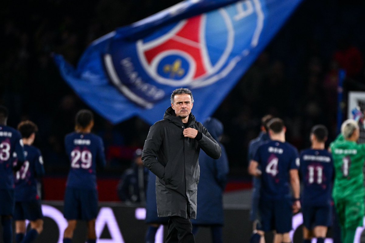 ActuFoot_'s tweet photo. 🚨 RECORD ! Le PSG devient le premier club de l’Histoire à enchaîner 22 déplacements sans défaite en Ligue 1 ! ❤️💙 https://t.co/AKU8IkLehD