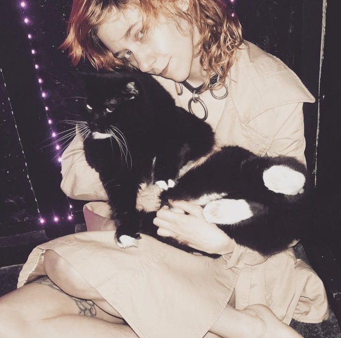 For your enjoyment: Some photos of me and my very large kitten Sweet Pea 🥹🖤 https://t.co/XTw0NT7x6U