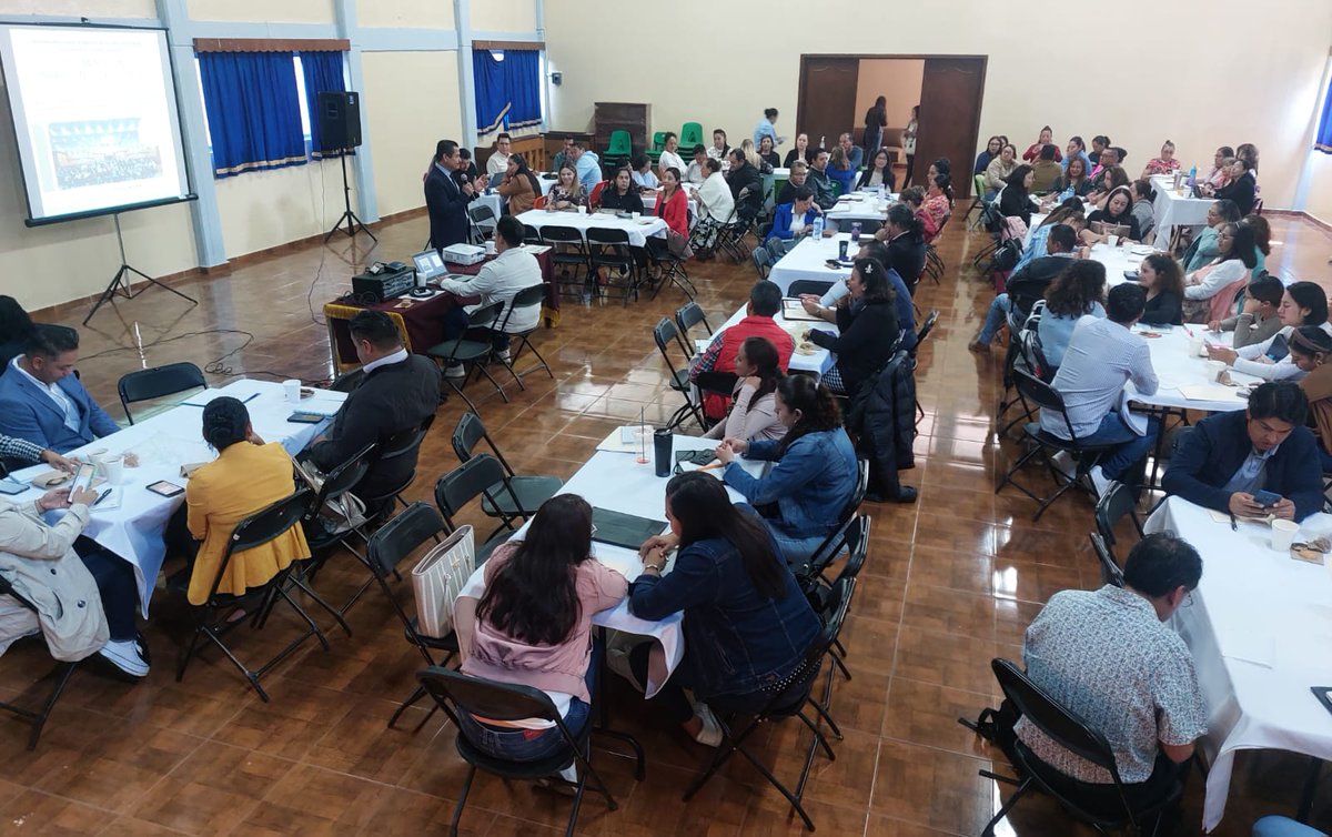 SubdireccionC's tweet photo. El día de hoy se lleva a cabo la sesión de cierre del Seminario "Documentación y narración de experiencias pedagógicas", dirigido a los docentes beneficiados en la opción académica Estudios de Posgrado 2023, a cargo del Dr. Jesús Vargas Miranda, Subdirector de Formación Continua. https://t.co/DrYvjdsqBY