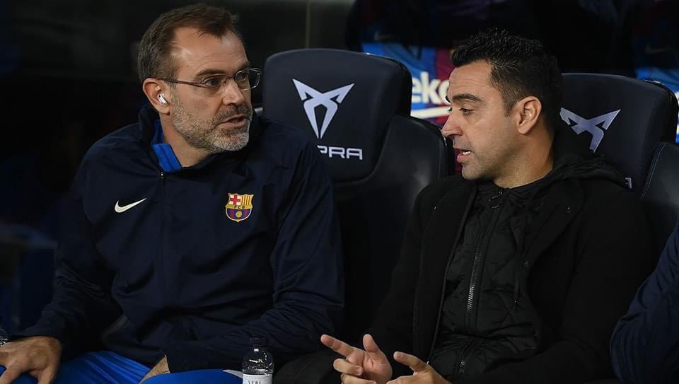 Barça hat Xavi gebeten, 2 Änderungen in seinem technischen Personal vorzunehmen:

- Oscar Hernández (Xavis Bruder, Co-Trainer)
- Fitnesstrainer