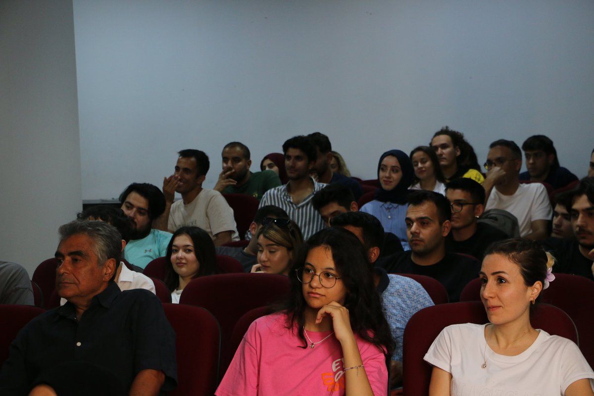 “Hayatın İçinden“ “Protokol ve Nezaket Kuralları” semineri gençlik merkezi seminer salonunda gerçekleşti.🤵🏼‍♀️🤵🏼