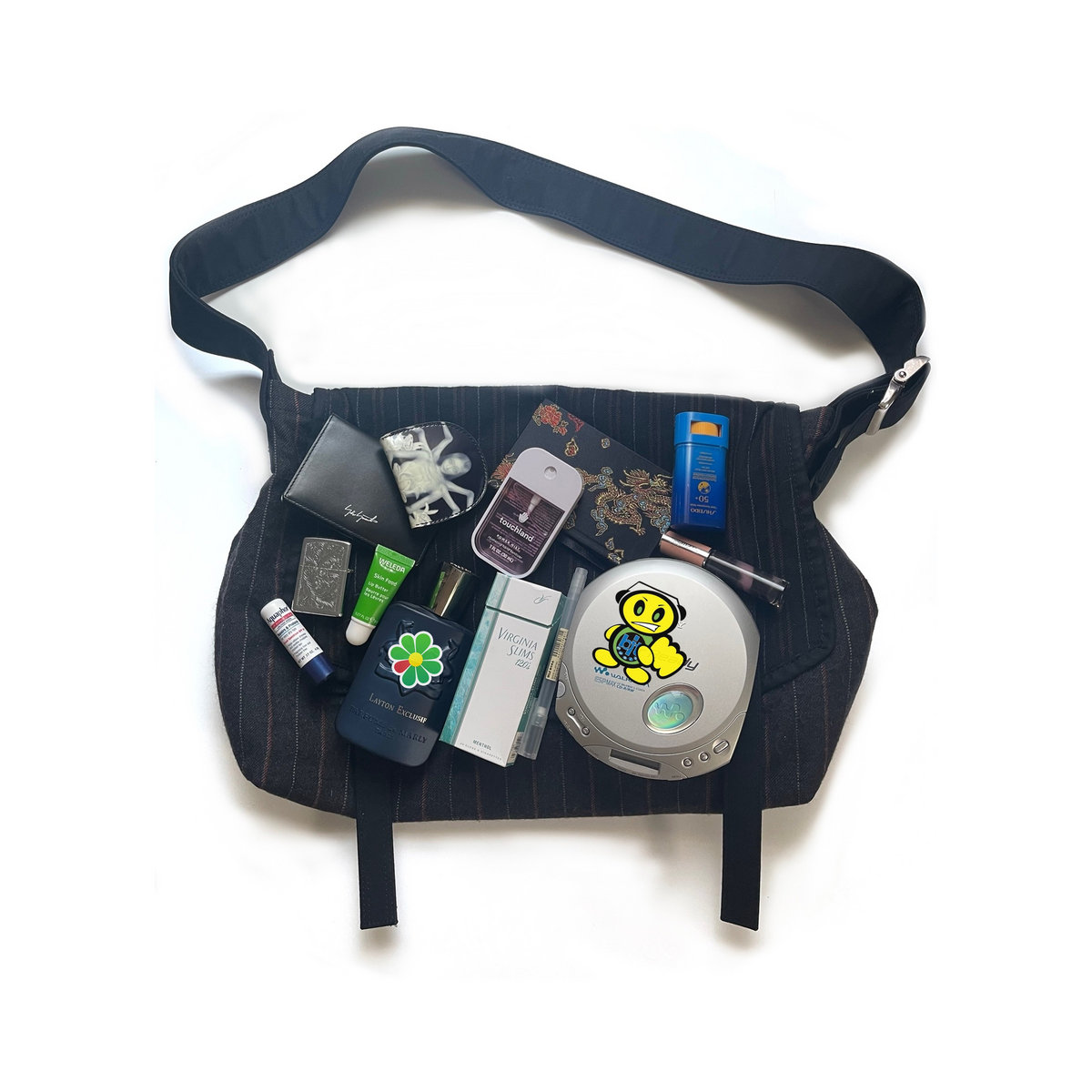 _renanguerra's tweet photo. eu não estava ligado no trabalho do ICQ BABY, porém ando viciado nesse ep "mini makina handbag v1", é muito interessante como ele tritura mil referências em canções barulhentas de hyperpop

ouçam aqui >>> https://t.co/41cHPvgkiR https://t.co/vDW4JJMvsE