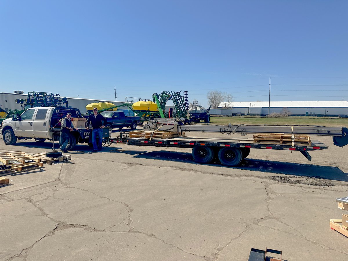 Workin’ the night shift! Installations with post-midnight quitting times have been the norm around here lately—Dan’s last install before jumping into his own drill for the season.
#airseederparts #PlantingSeason2024 #doyourbestwork #agriculture #ag #farming