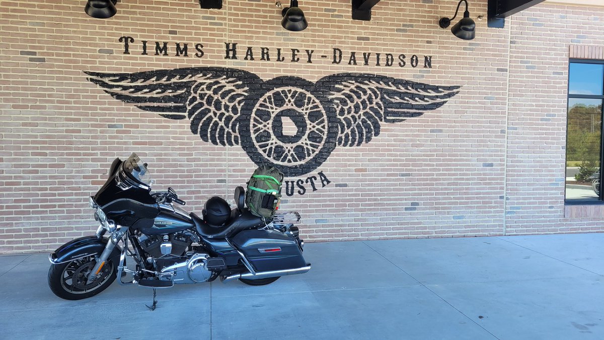 nofearion's tweet photo. #first fist time someone took a picture for the challenge under this mural Harley Davidson of Agusta GA #HOG #mobility https://t.co/Vj4VtBoCno