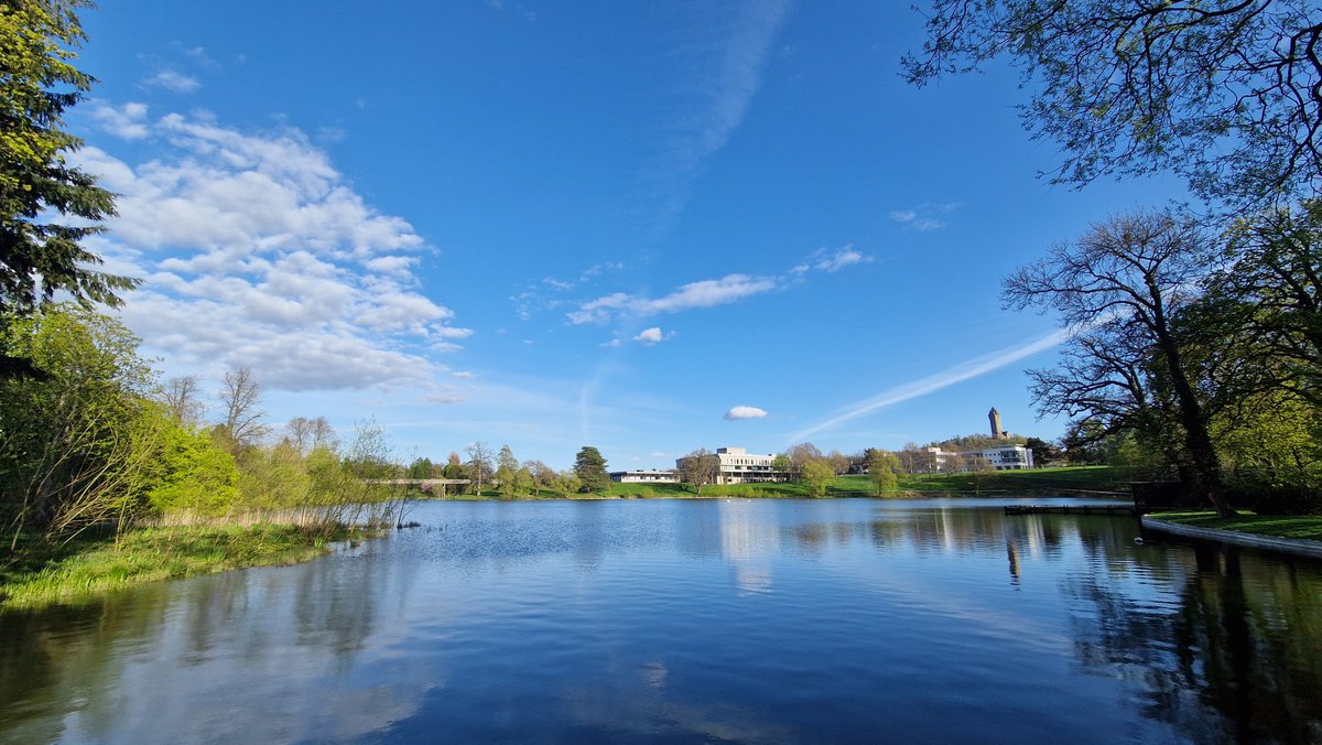 Blue sky sunshine around #Stirling this evening (24/4) #WeatherWatcherGraham @BBCScotWeather @bbcweather @BBCAimsir #loveukweather✔️