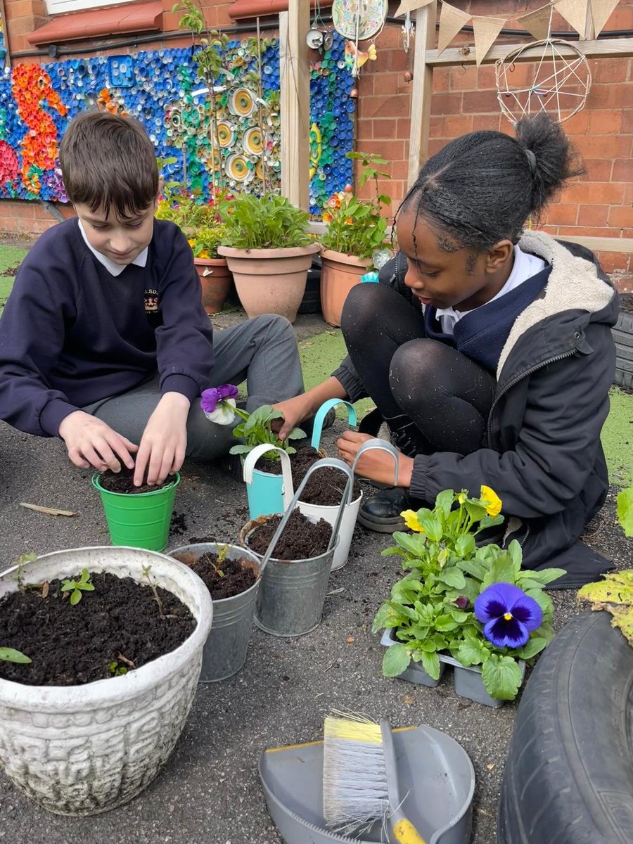The children have been very busy today planting all the lovely donated plants and seeds. They've been clearing, weeding and tidying the front of school. Well done for all your hard work.