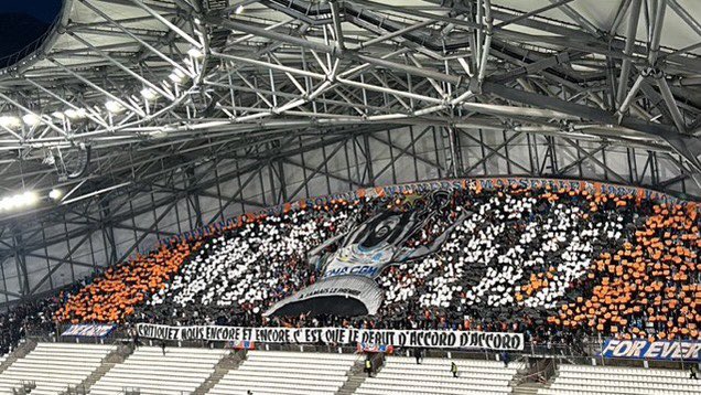 Les South Winners ressortent ce soir leur tifo avec Redouane Bougheraba qui avait fait parler ! 💙🤍

« Critiquez nous encore et encore c’est que le début d’accord d’accord » 😅

📸 @karimattab1