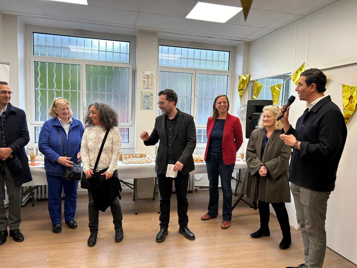 1er accueil de jour de Paris, inauguré par l’Abbé Pierre et Simone Veil, l’ESI Bichat fête ses 30 ans. Merci aux équipes d’Emmaüs qui prennent soin chaque jour de 160 personnes dans ce lieu solidaire à l’image de #Paris10, malheureusement témoin de la hausse de la précarité .