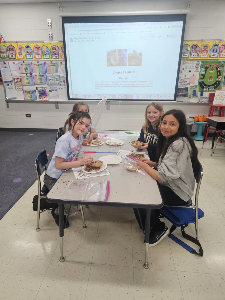 Thank you to all the students from @ElkGrove_HS and the @ElkGroveLTS program for coming this morning to help our students make bird feeders. @D59SaltCreek