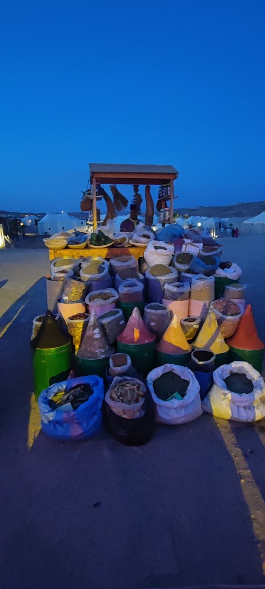 Le strade profumano di incenso, cannella, cedro.
Con i suoi profumi, il Marocco mi conduce in un viaggio onirico, profumando i miei sogni.
#Marrakech #Marocco